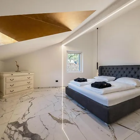 App 301 Palazzo Cavour *