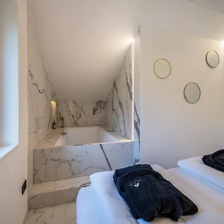 App 301 Palazzo Cavour *