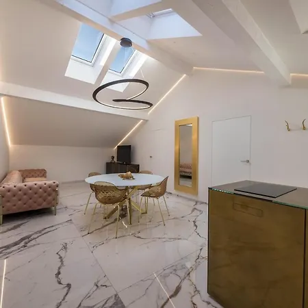 App 301 Palazzo Cavour Apartment *
