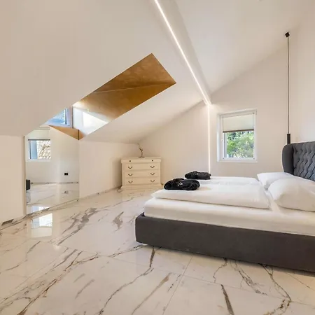 App 301 Palazzo Cavour *