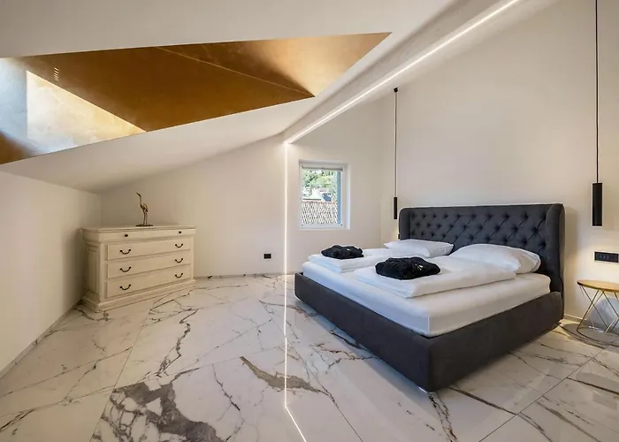 App 301 Palazzo Cavour *