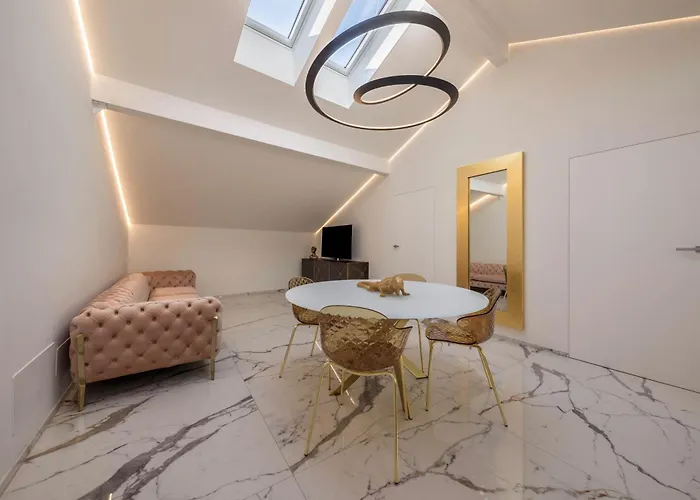 App 301 Palazzo Cavour Apartment *